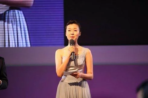 做了8年主持人，情史太乱无人敢娶，今因一部剧