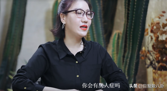 黄龄工作室回应争议，疑正面怼宁静，宁愿跟猫狗聊天不想跟人交流