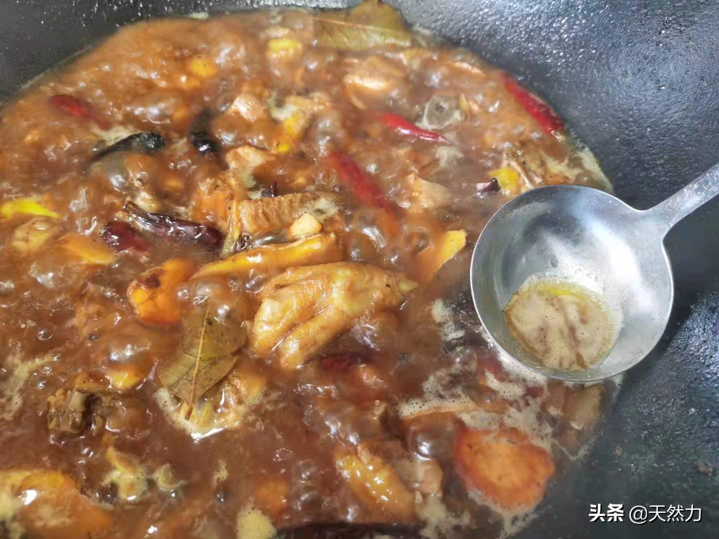 炒鸡简单又好吃的正确做法，不柴不腥，鸡肉滑嫩入味，超下饭