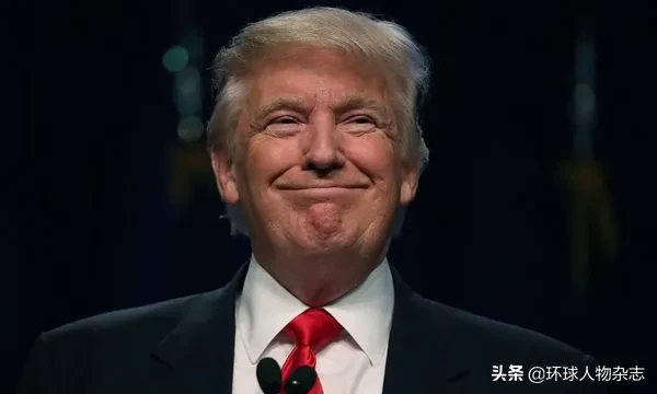 32岁靓女成白宫新星，一上任就和媒体互撕，“特