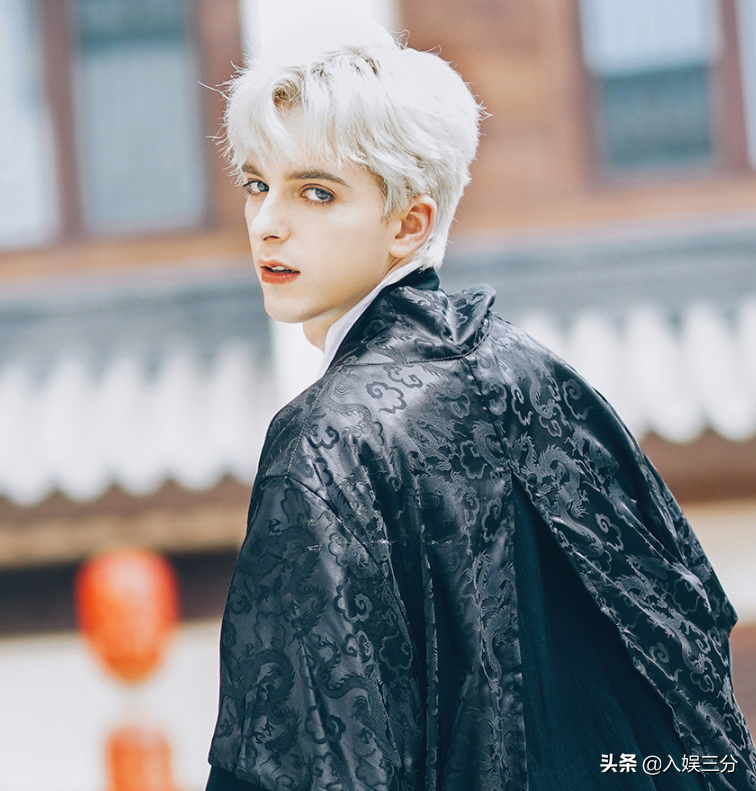 Achieve ancient costume of Cos of 4 student collective, liu Yu is reductive degree tall, I am encircled by modelling of Mi Kaguo king however pink