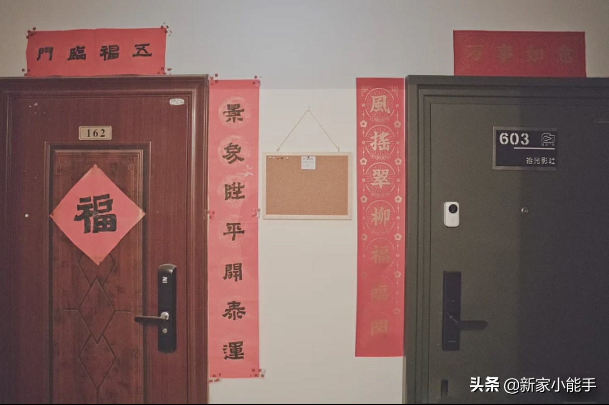 北京46平新房，一整面的书墙+家庭影院，待在家里都不想出门了