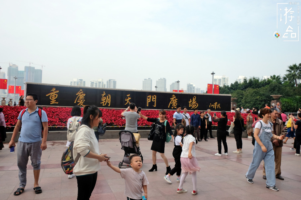 重庆旅行攻略：从传统轮渡到九级坡地，领略山城的最佳方式