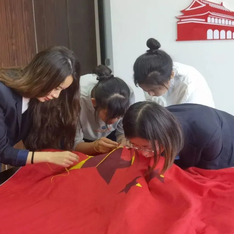 国庆特辑 | 再绣红旗