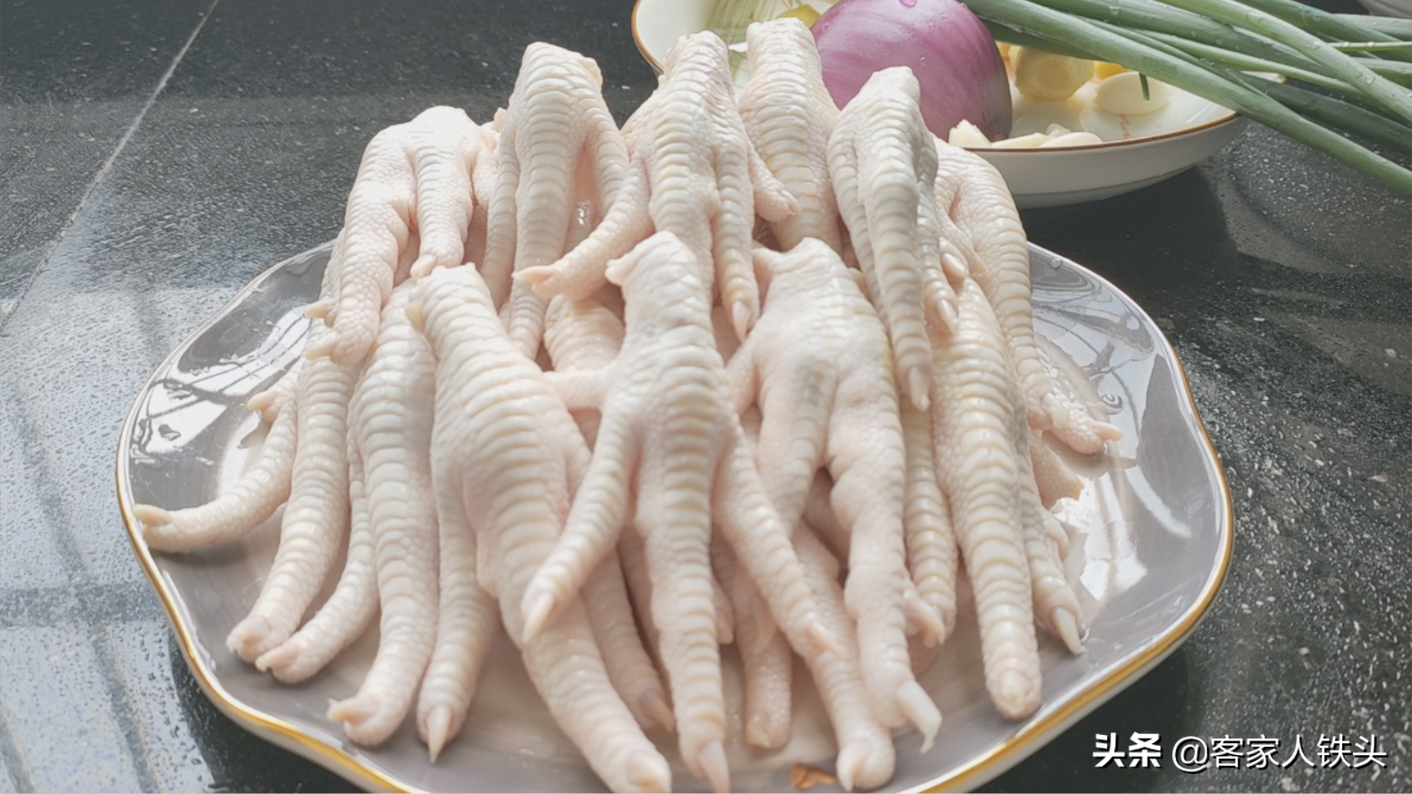 客家盐焗鸡爪新做法：一个电饭锅，几个小技巧，出锅好吃到不想停