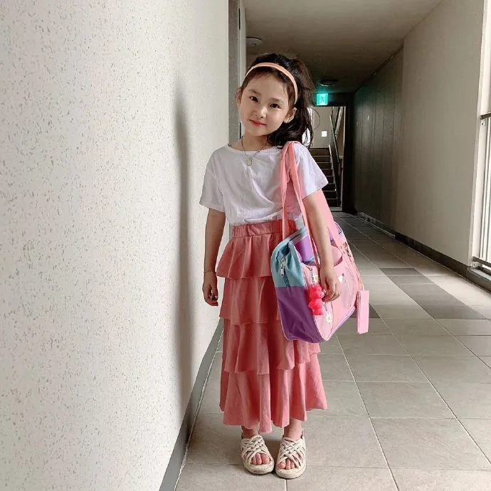 ​8岁女童“撞脸”宋慧乔，靠穿搭圈粉23万！谁规定小孩只能幼稚