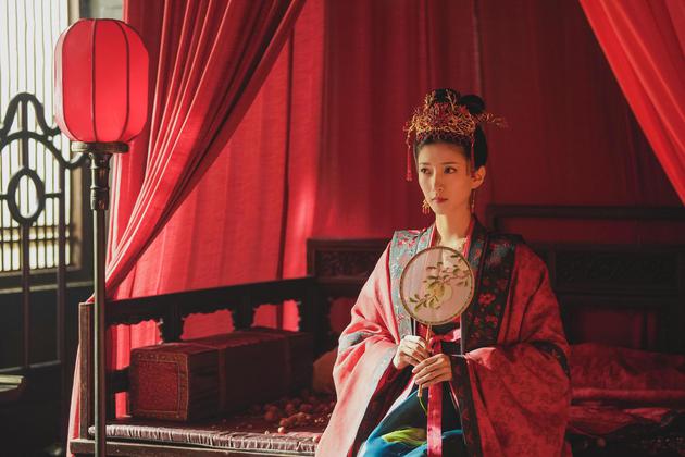 江疏影发文回应曹皇后争议 自认天赋一般捧不红