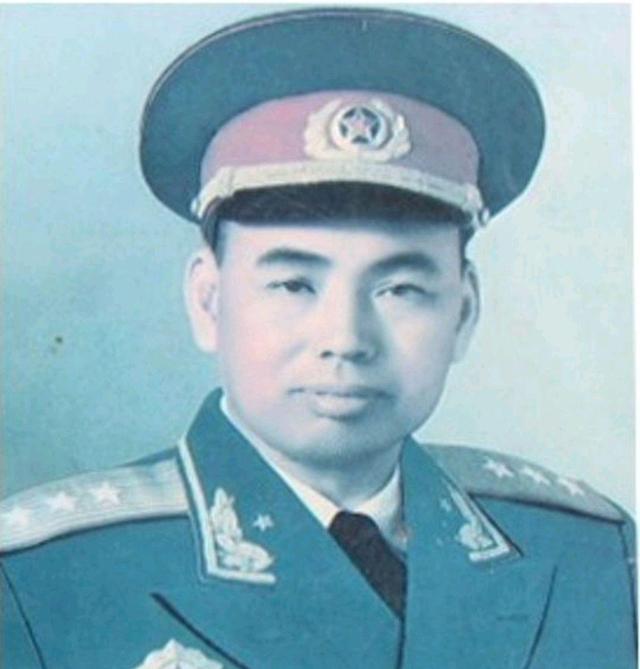 34岁开国少将：被野司首长联名批评，凯旋之后接受8年审查