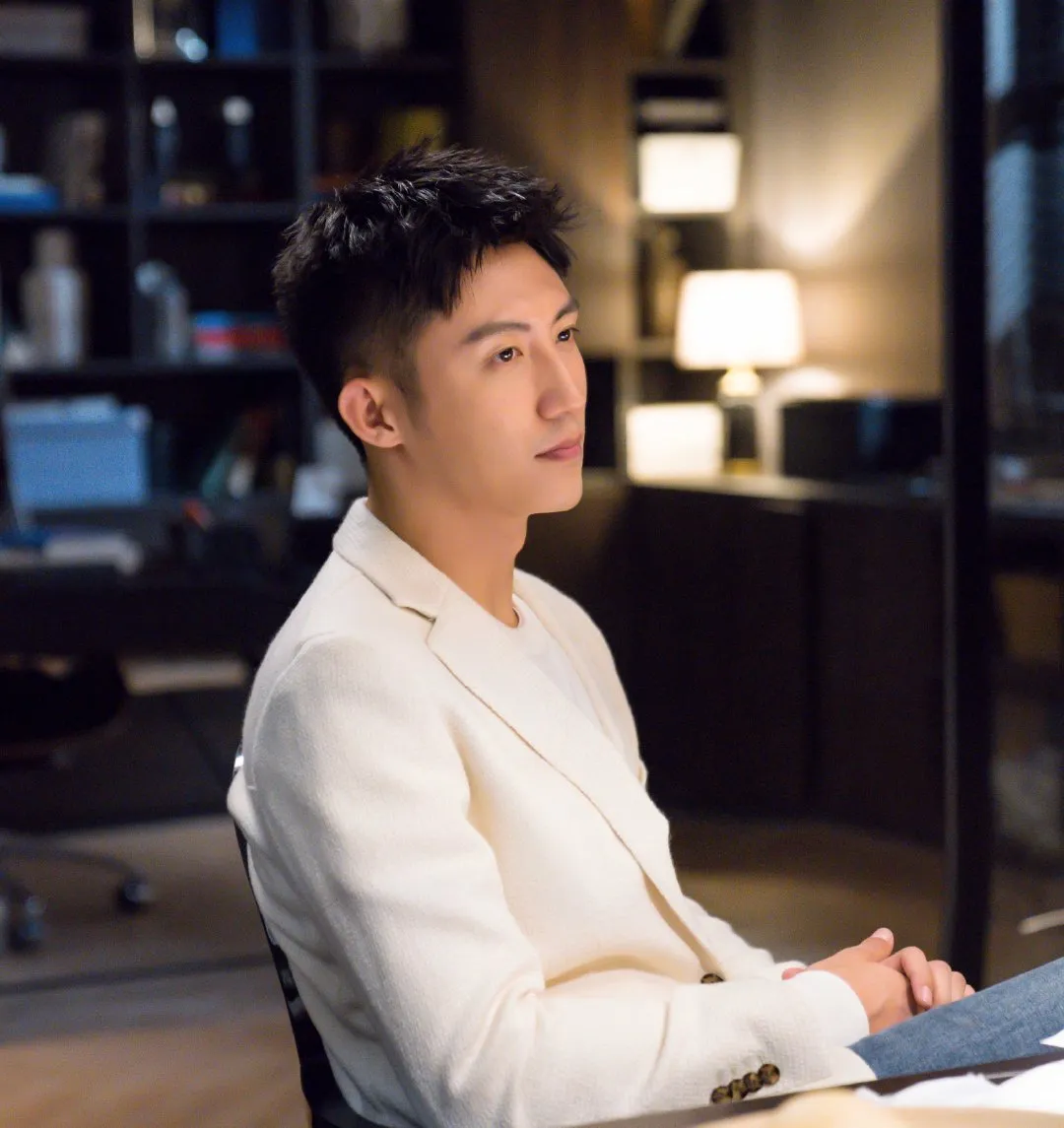 黄景瑜前女友自杀未遂还有后续！其助理发文怒