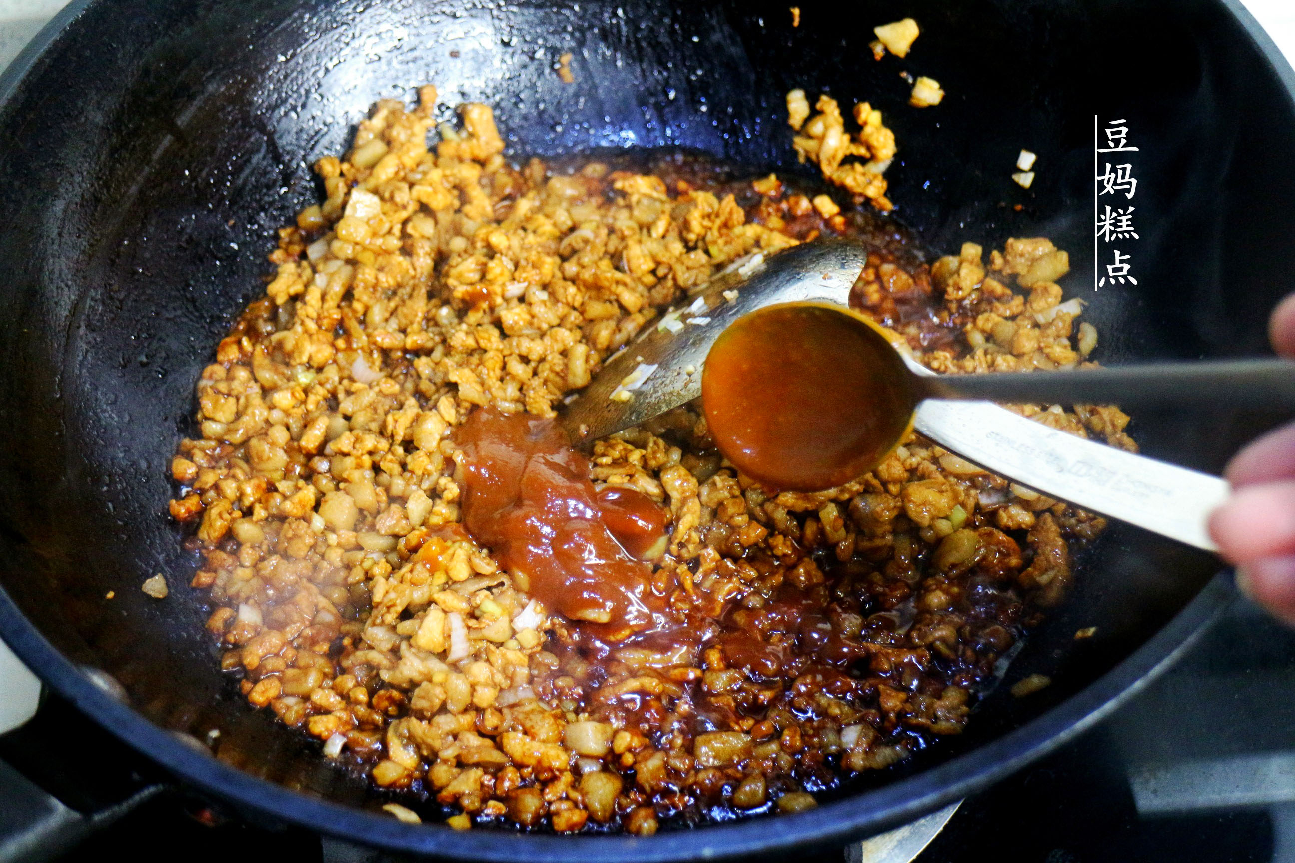 每年過年，我家必做的“醬肉包”，香濃味美，孩子搶著吃