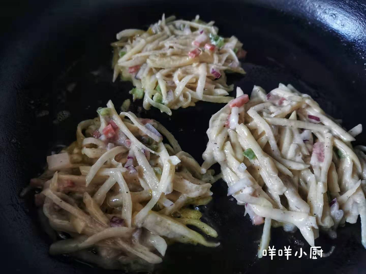 比土豆泥简单，比土豆泥好吃的土豆饼，适合厨房小白的简易早餐饼