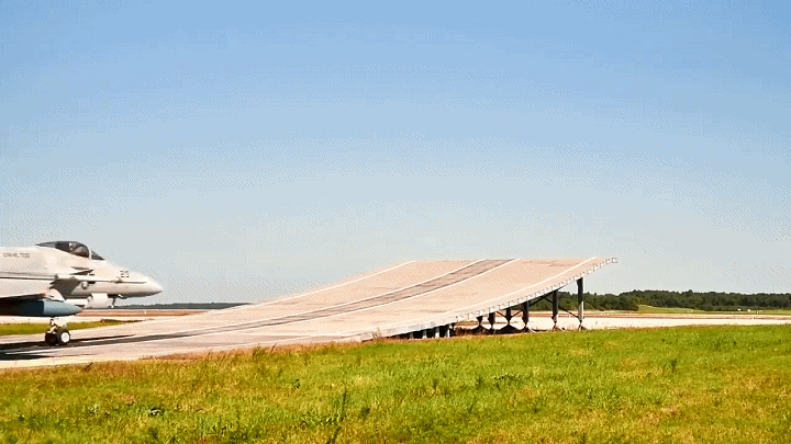 �ܿգ�¶��������ձ����ԣ��ձ����¸��˵ı�־����Ǽ����ͺ�ĸ