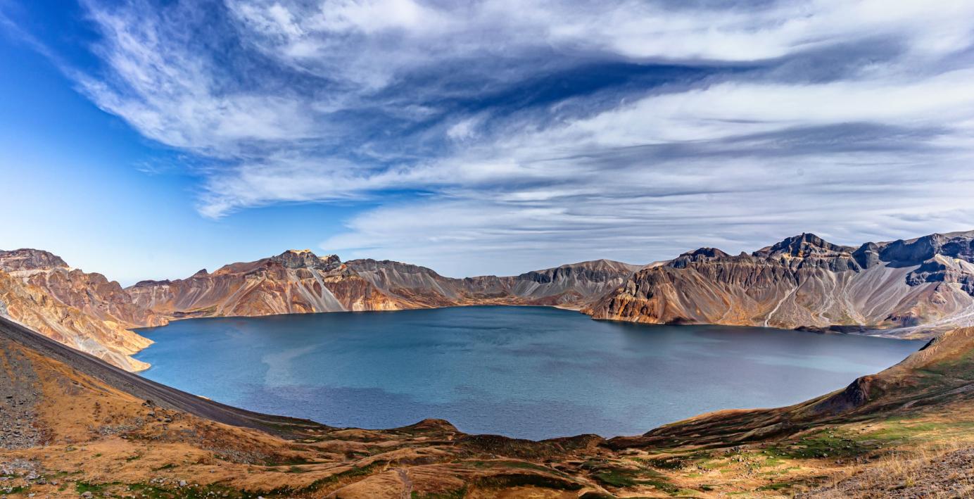 Was the water in the Changbai Mountain Tianchi "boiled"?The thunder detonated the lake, has the volcano at the bottom of the lake awakened? - iNEWS