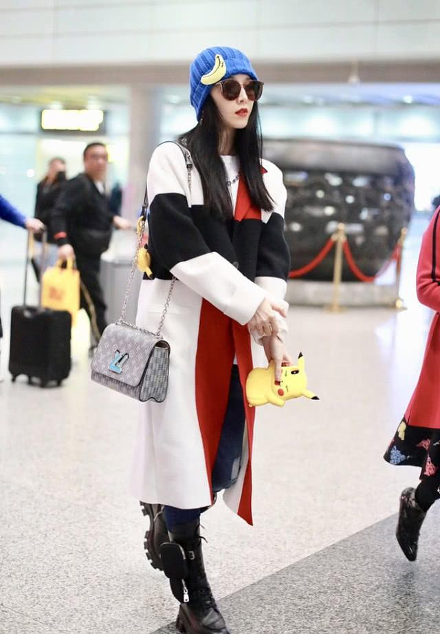 奔四的女人别再大衣配打底裤了，学学范冰冰这