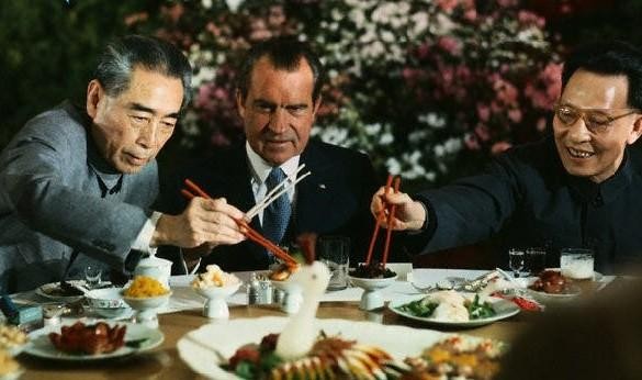 尼克松访华，看到“打倒美帝”宣传标语，毛主席幽默化解尴尬局面