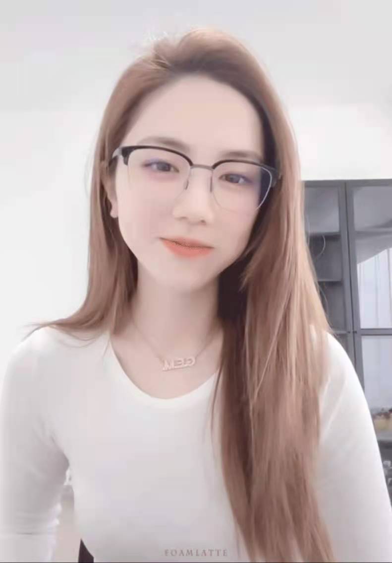 变样|邓紫棋淡妆大变样网友直呼认不出 网友：听声音才能认出来