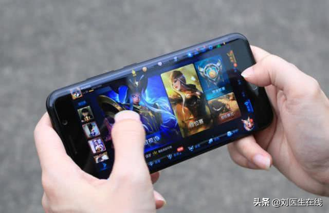 33岁男子突发脑梗！无高血压糖尿病，无烟酒嗜好，医生找到了源头