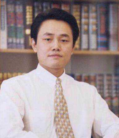 潮汕穷小伙，35岁成中国首富，入狱10年，身价200亿，凭啥