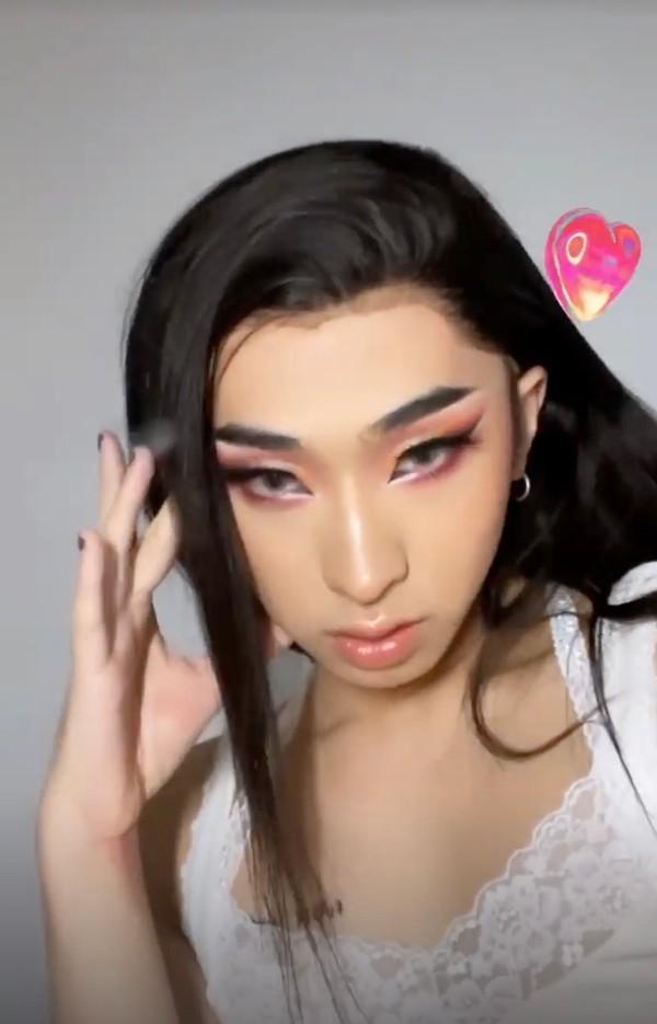 伊能静不舍儿子离开感性表白，母子牵手逛街被误以为是“情侣”