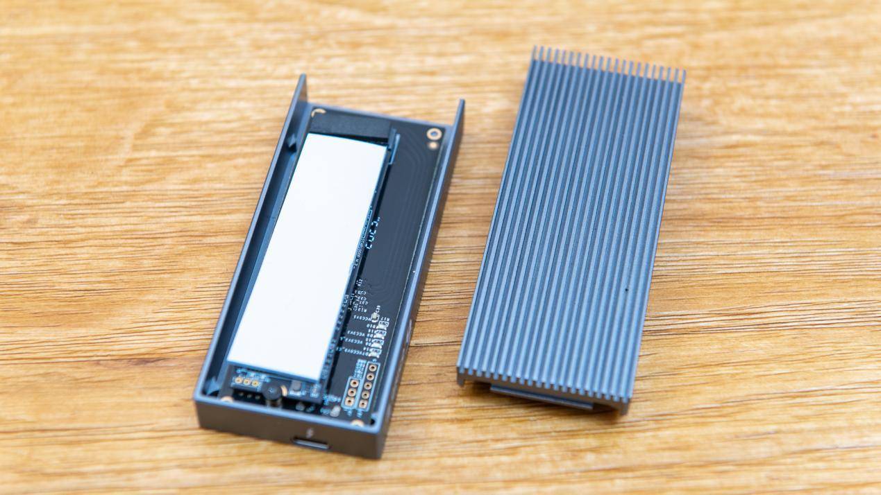 光威弈Pro NVMe SSD+奧?？评纂?硬盤盒極速體驗
