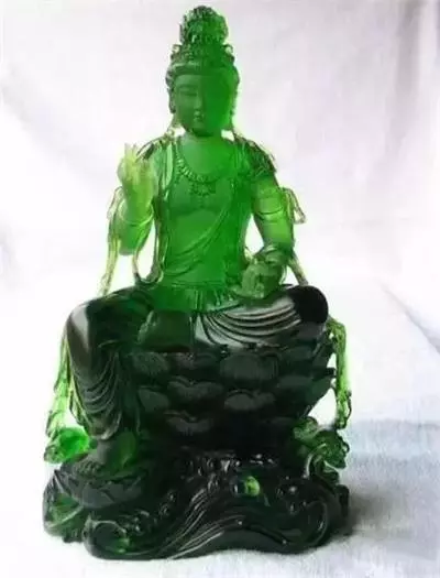 这就是泰国供奉百年的"翡翠"观音,绿到睁不开眼