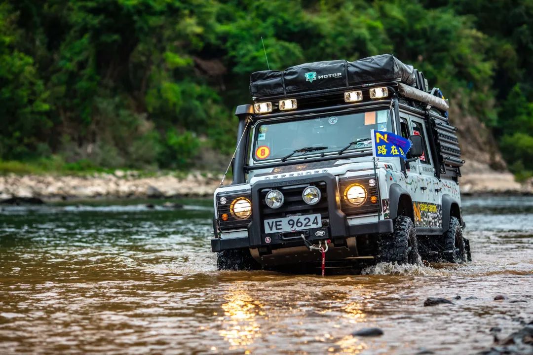 舒适度和越野性两不误，这款英国越野车换代之后受到热捧