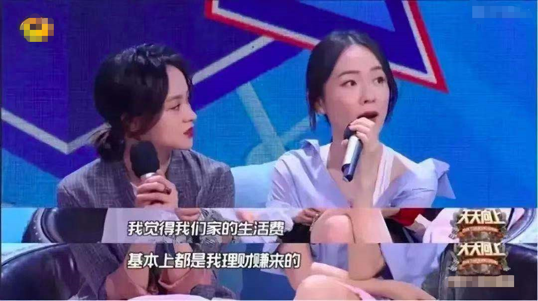 霍思燕室内抽烟被拍，40岁不修边幅姿势老练，烟