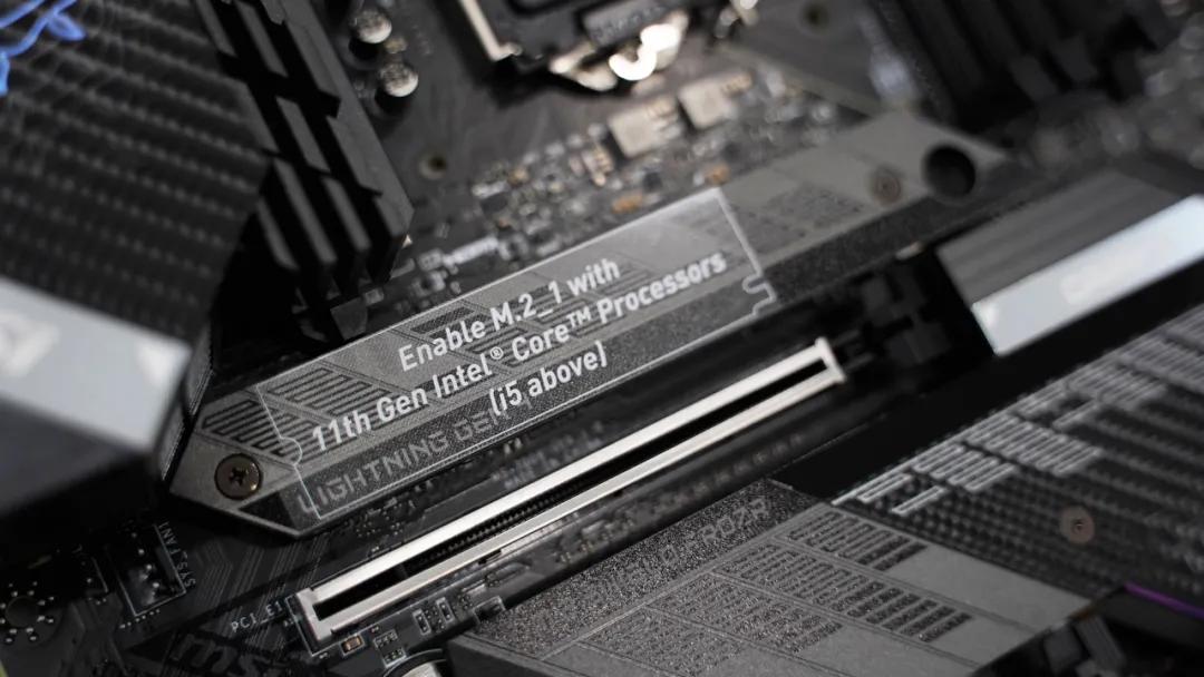 MPG Z590 GAMING CARBON WIFI暗黑板