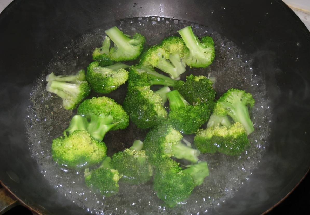 做菜時，遇到這3類食材要焯水！ 不管多著急，都不能少了這一步