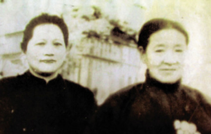 她是赵一曼干妈，为抗日牺牲两子，毛泽东称她：中国八大妈妈之一