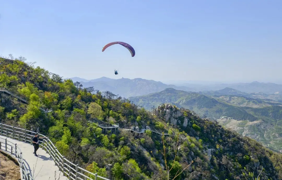 天蒙山巅热血归来|山东省唯一硬式高空极限蹦极、全国唯一景区千米高空滑翔伞,等你来挑战!