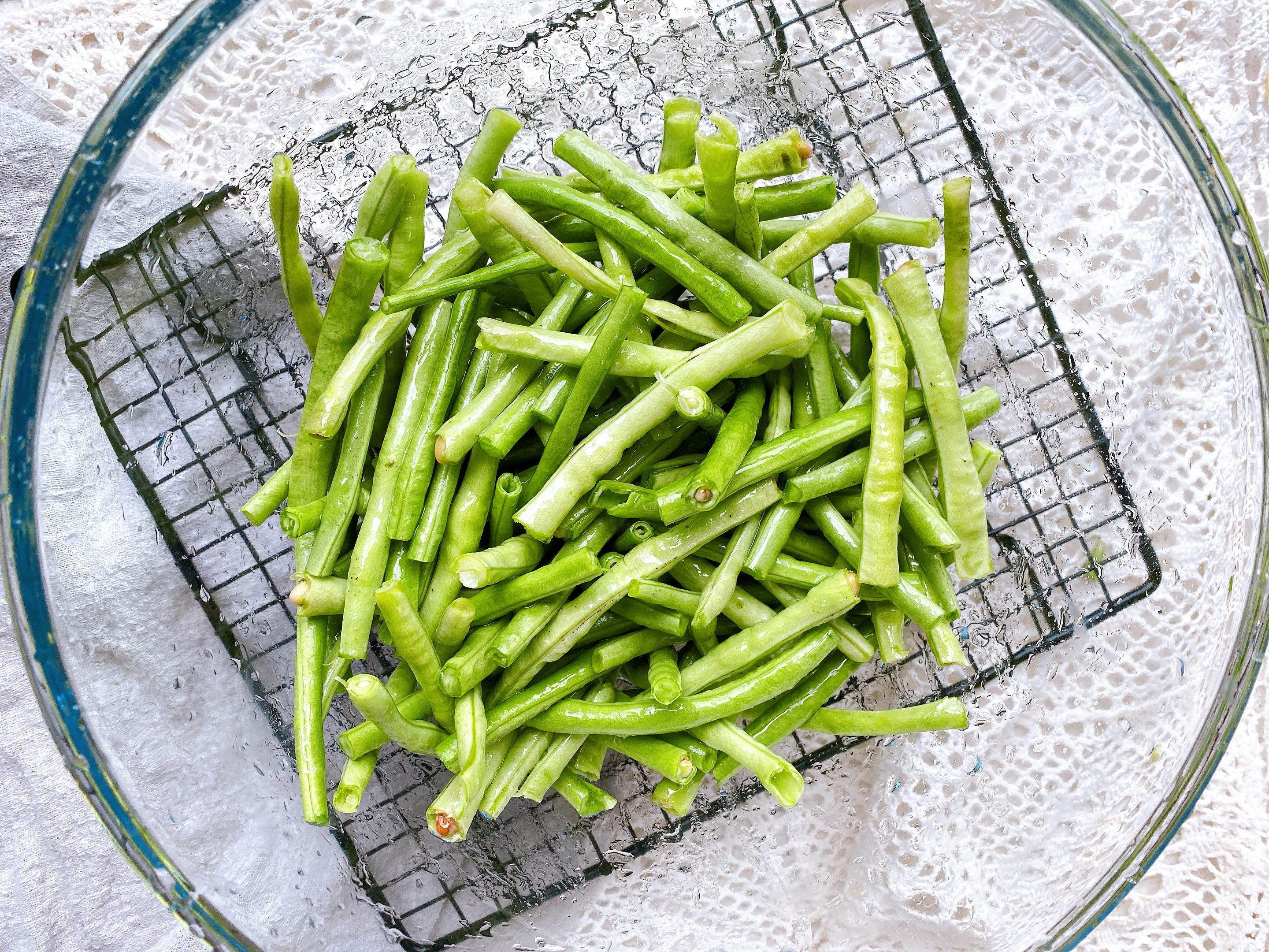 大厨教我的爆炒豆角，怪不得自己做得不好吃，原来是少了关键2步