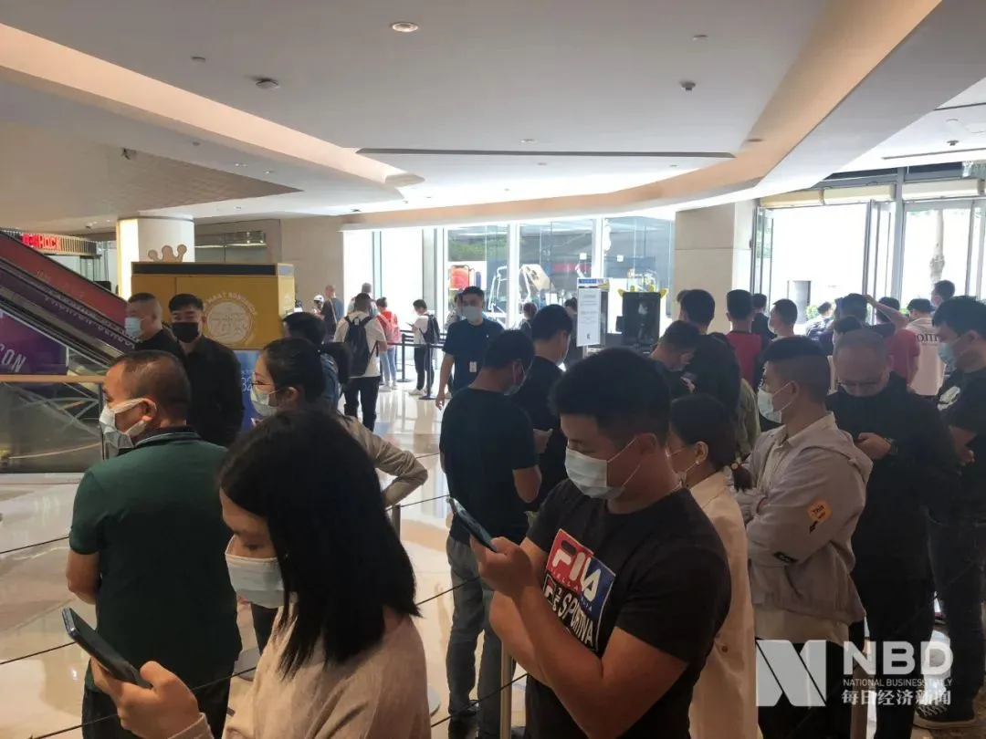 iPhone 12不香了?不到一周就“跌破发行价”!经销商:办5G套餐能降1300多元