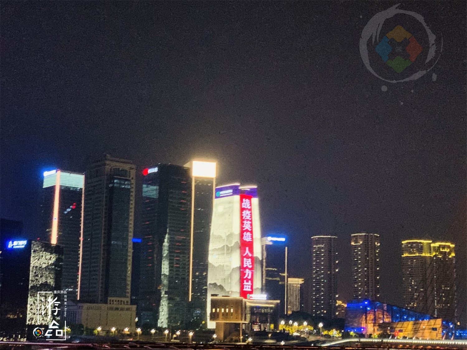 重庆网红景点洪崖洞，建在悬崖上的11层迷宫，每层楼有些什么？