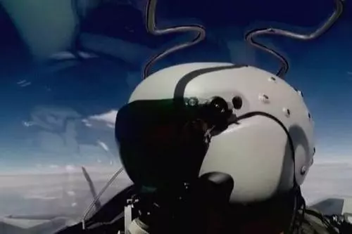 听说头盔火了？歼20头盔了解一下，值北京一套房