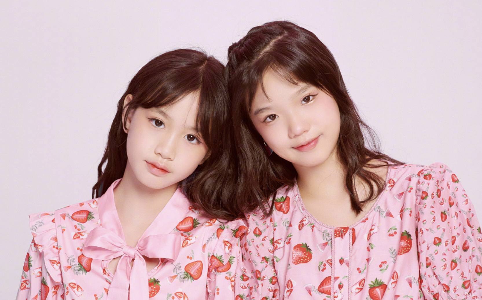 钟丽缇晒母女写真，俩女儿颜值高气场足，妈妈小腹平平仍未能怀孕