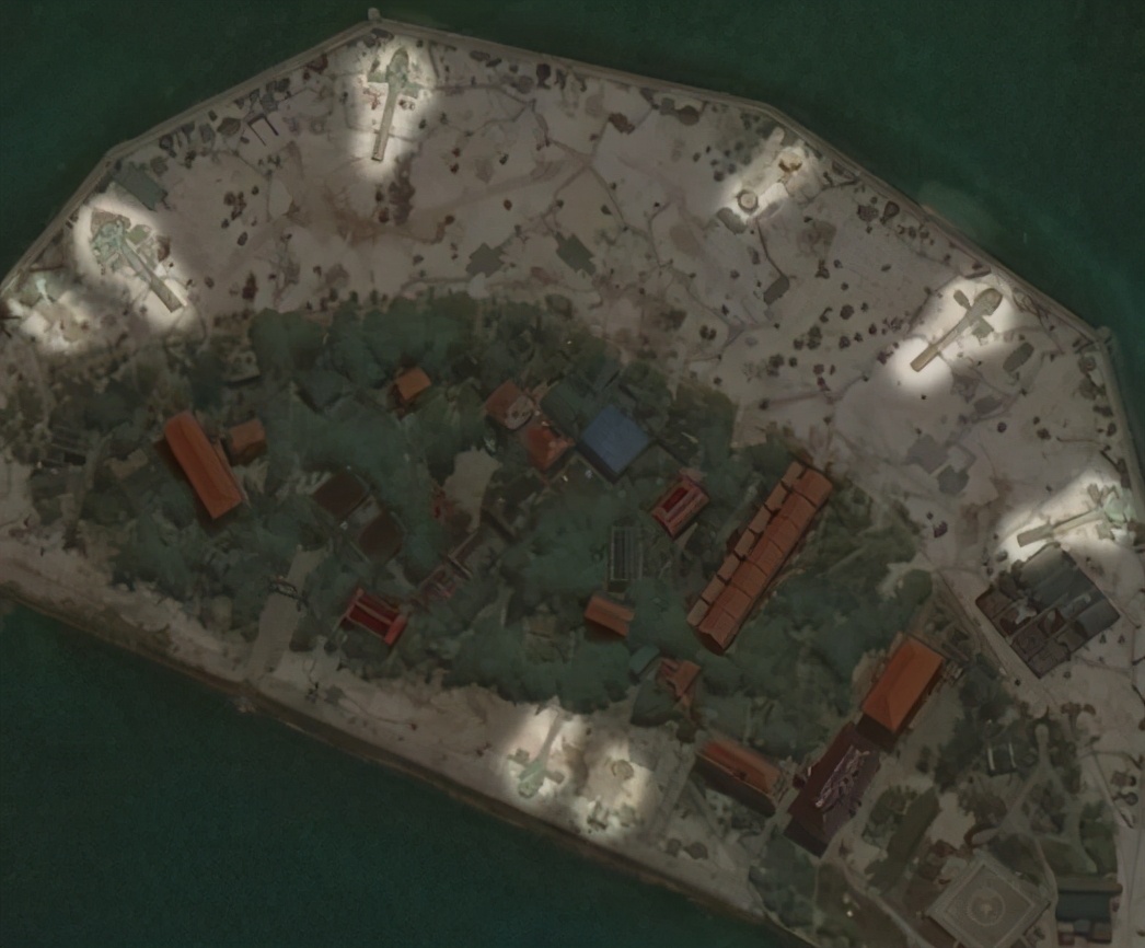 外媒公布卫星照片，显示越南侵占中国岛礁后，已建起海空防御系统