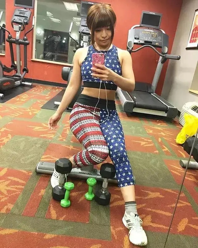 日本"女仆"健身房火了，满场丰胸翘臀，