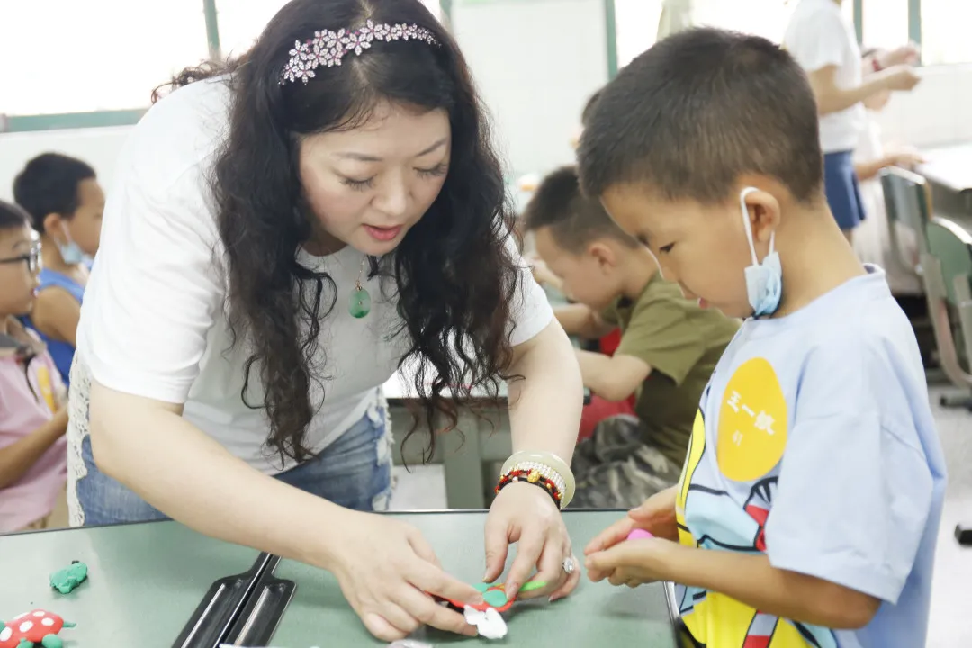 关于四叶娃在天府新区南湖小学一场爱的旅程