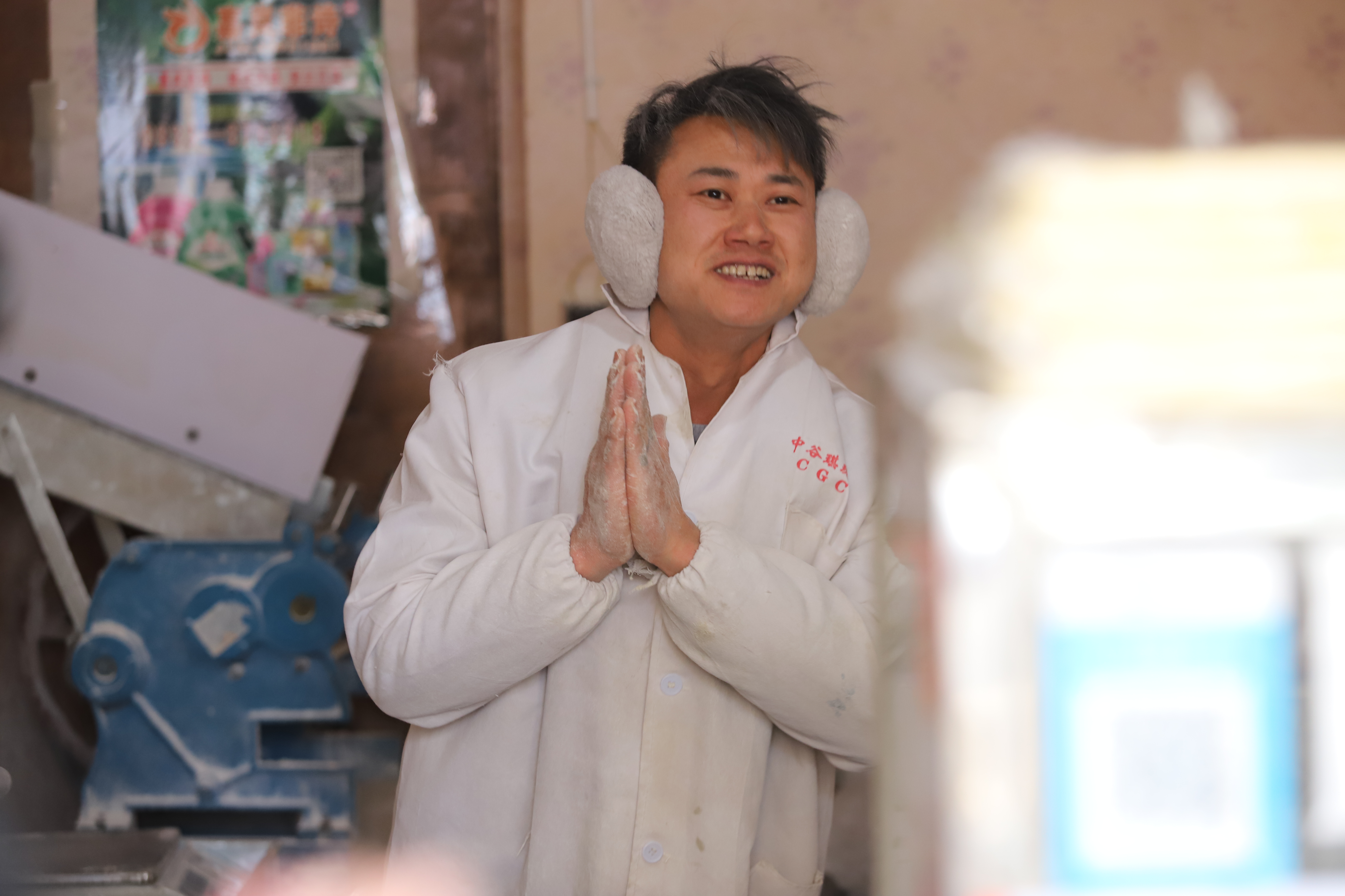 甘肃平凉“压面哥”怀揣音乐梦，半夜为妻子写歌羡煞旁人