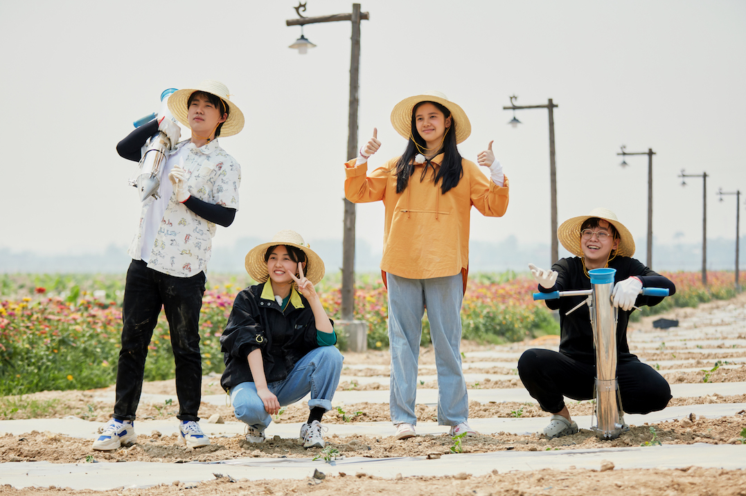 郭麒麟开启综艺咖模式，种瓜都能种出相声的感