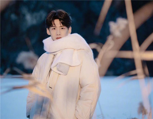 敬亭|王嘉尔回复白敬亭说我爱你 这是直接撒糖让我们磕么?