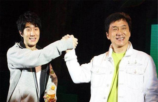 继车祸坠楼事件后，成龙因心脏病抢救无效再次“被”去世？
