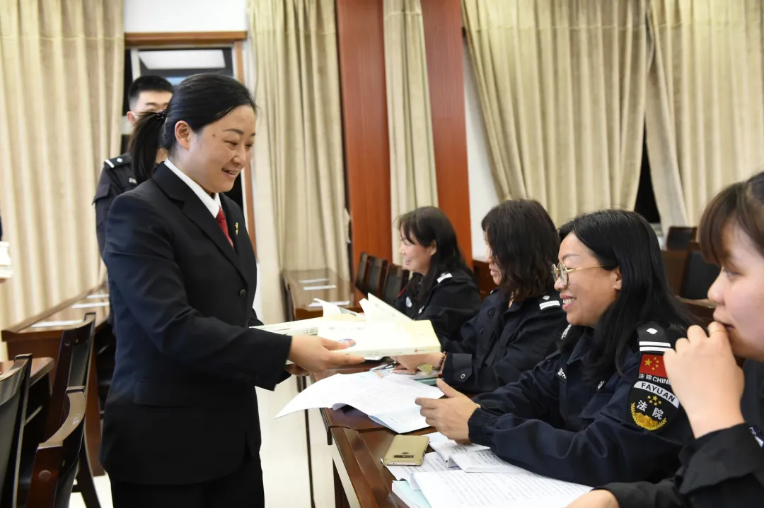 「教育整顿」麒麟区检察院:道德讲堂学模范 法治精神永流传