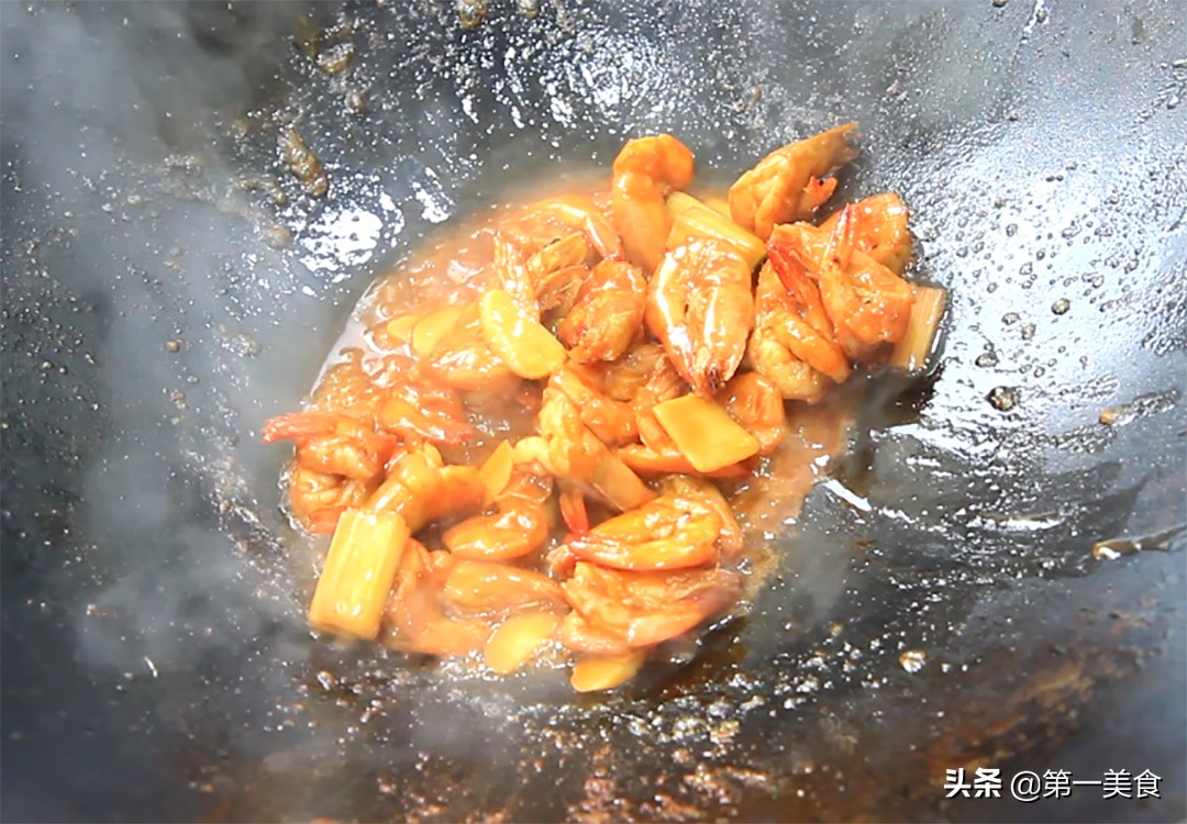 图片[10]-这才是油焖大虾的家常做法 色泽金黄 鲜嫩滑口 味道不输饭店-起舞食谱网