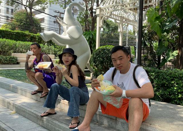 18岁接济男友，22岁结婚，24岁生子，她用6年降伏