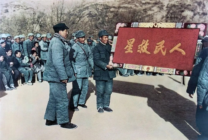 1949年，解放軍隨時(shí)能收回香港，為何毛主席突然下令不要拿香港？