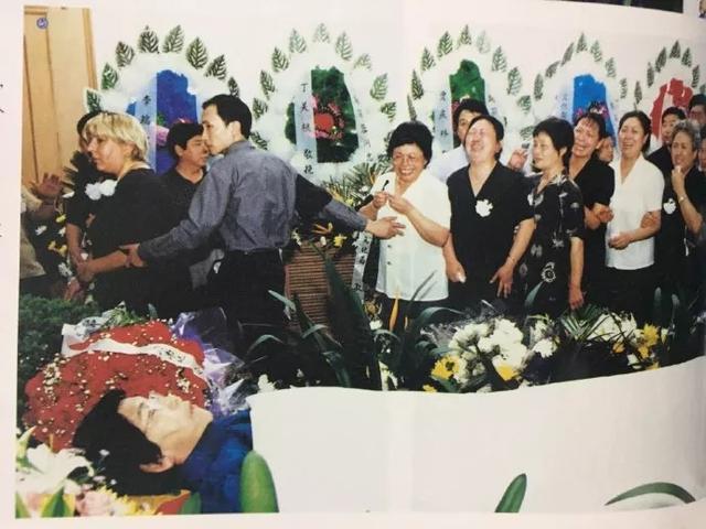 2000年赵丽蓉临终前，对巩汉林留下一句忠告，他