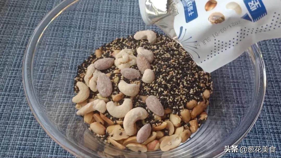 不愛吃青團的可以試試這個，吃上一口，其它口味的都要排在後面