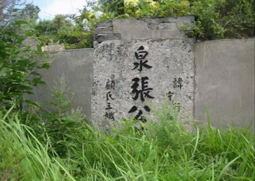 1950年，一老汉将儿子坟墓里的书籍上交，党组织：国家一级文物